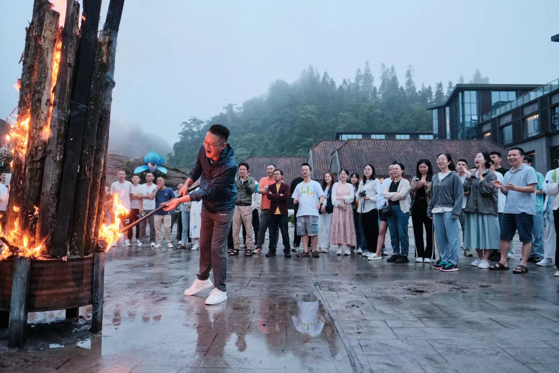 擁抱自(zì)然 凝聚力量